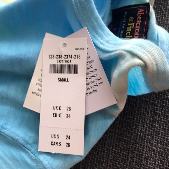 A&F Unisex Love Shirt Size Small NWT - Picture 7 of 7